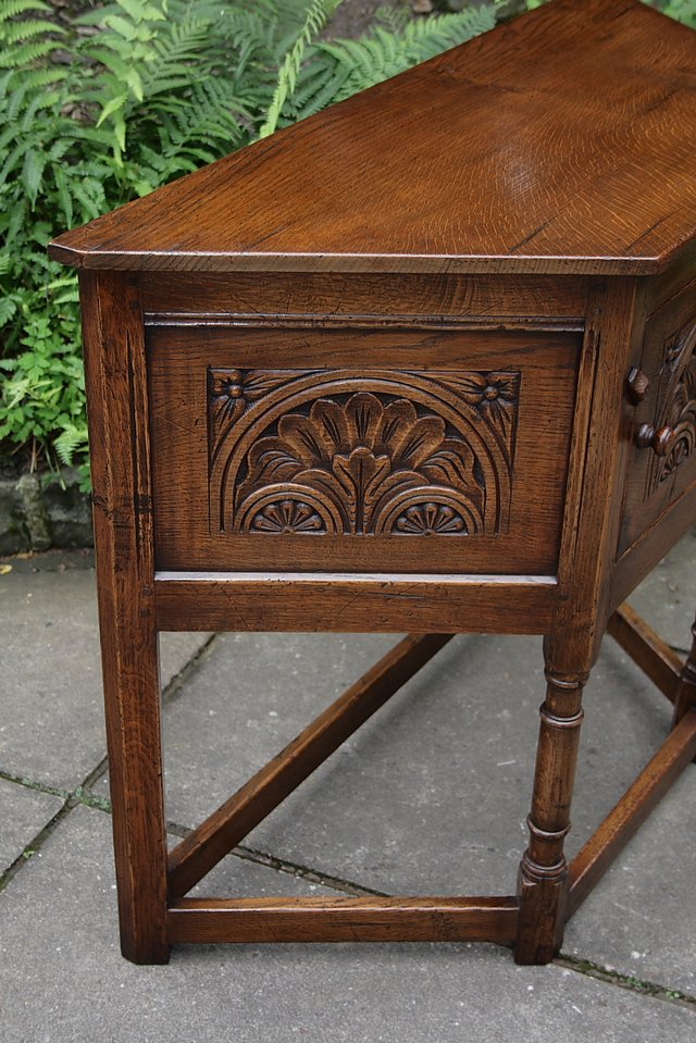 Image 15 of TITCHMARSH AND GOODWIN STYLE OAK HALL LAMP TABLE CABINET