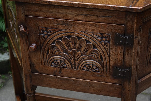 Image 19 of TITCHMARSH AND GOODWIN STYLE OAK HALL LAMP TABLE CABINET