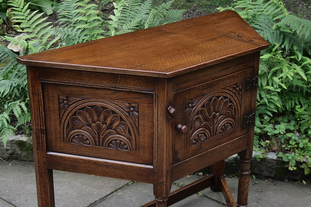 Image 22 of TITCHMARSH AND GOODWIN STYLE OAK HALL LAMP TABLE CABINET