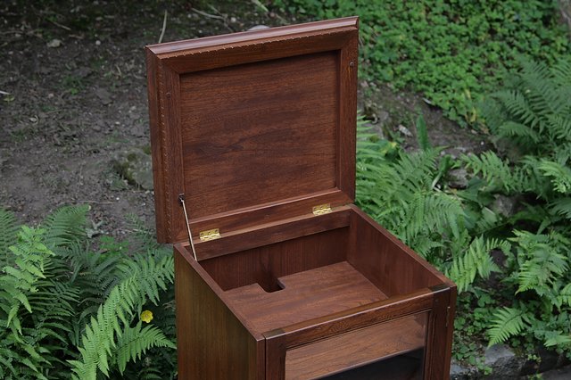 Image 11 of ERCOL ELM FRUITWOOD T.V HI-FI MUSIC DVD CD CABINET STAND
