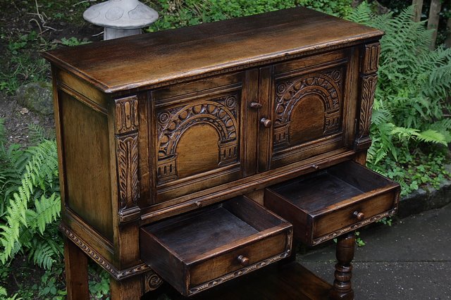 Image 4 of A TITCHMARSH & GOODWIN SOLID OAK WINE DRINKS HALL CABINET