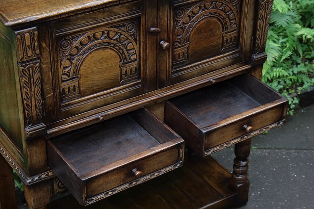Image 13 of A TITCHMARSH & GOODWIN SOLID OAK WINE DRINKS HALL CABINET