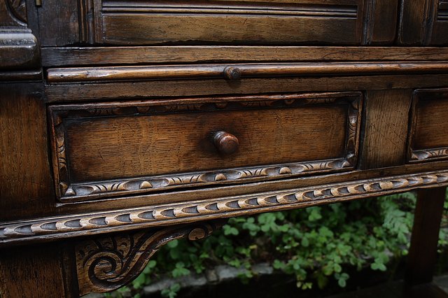 Image 15 of A TITCHMARSH & GOODWIN SOLID OAK WINE DRINKS HALL CABINET