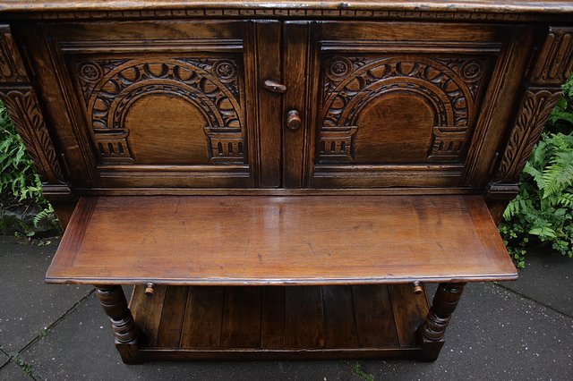 Image 18 of A TITCHMARSH & GOODWIN SOLID OAK WINE DRINKS HALL CABINET