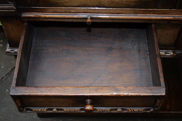Image 21 of A TITCHMARSH & GOODWIN SOLID OAK WINE DRINKS HALL CABINET