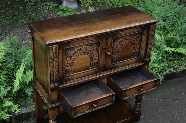 Image 26 of A TITCHMARSH & GOODWIN SOLID OAK WINE DRINKS HALL CABINET