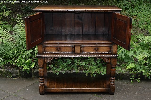 Image 31 of A TITCHMARSH & GOODWIN SOLID OAK WINE DRINKS HALL CABINET