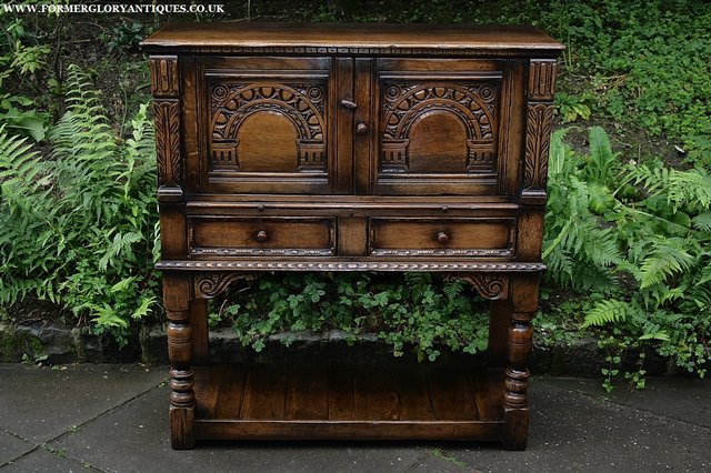Image 34 of A TITCHMARSH & GOODWIN SOLID OAK WINE DRINKS HALL CABINET