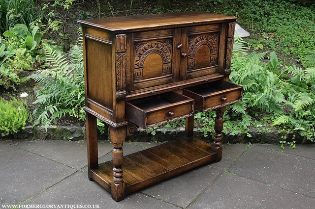 Image 35 of A TITCHMARSH & GOODWIN SOLID OAK WINE DRINKS HALL CABINET