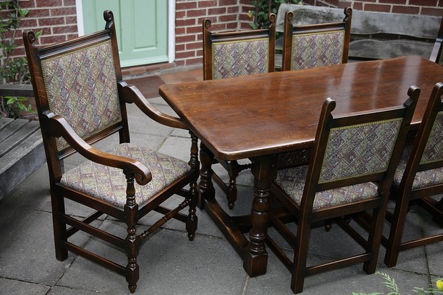 Image 4 of TITCHMARSH & GOODWIN STYLE OAK DINING TABLE & SIX CHAIRS