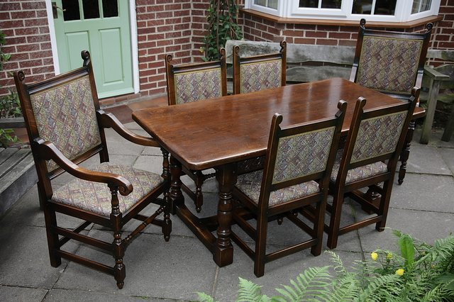 Preview of the first image of TITCHMARSH & GOODWIN STYLE OAK DINING TABLE & SIX CHAIRS.