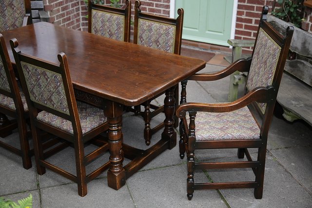 Image 7 of TITCHMARSH & GOODWIN STYLE OAK DINING TABLE & SIX CHAIRS