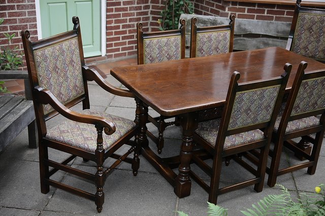 Image 8 of TITCHMARSH & GOODWIN STYLE OAK DINING TABLE & SIX CHAIRS