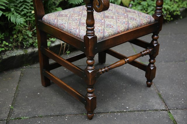 Image 23 of TITCHMARSH & GOODWIN STYLE OAK DINING TABLE & SIX CHAIRS