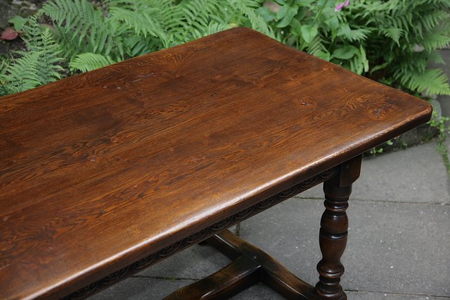 Image 29 of TITCHMARSH & GOODWIN STYLE OAK DINING TABLE & SIX CHAIRS