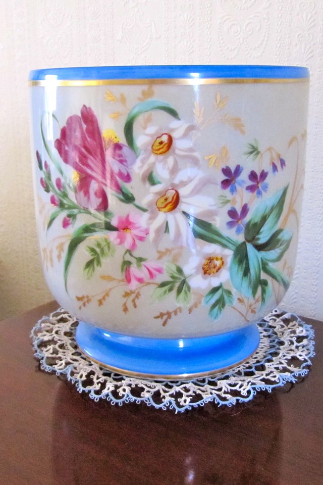 Preview of the first image of Beautiful Porcelain Jardiniere/Planter.