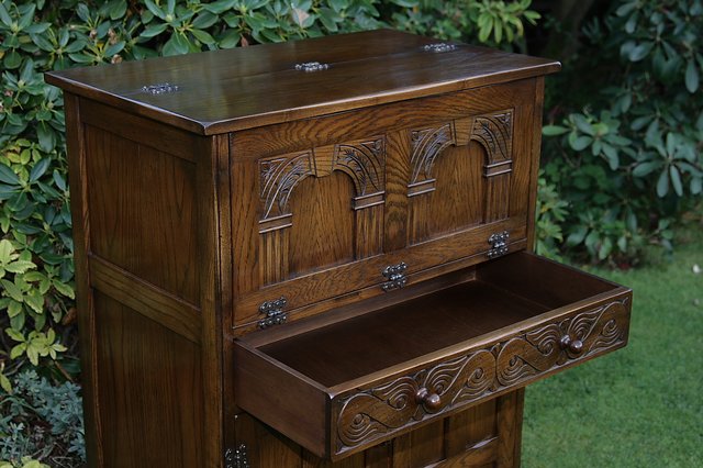 Image 3 of BEVAN FUNNELL REPRODUX OAK DRINKS COCKTAIL WINE CABINET