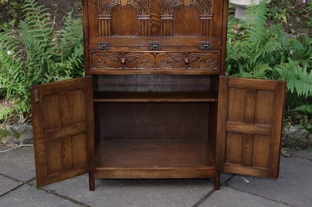 Image 5 of BEVAN FUNNELL REPRODUX OAK DRINKS COCKTAIL WINE CABINET