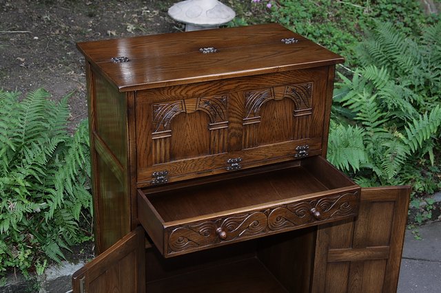Image 8 of BEVAN FUNNELL REPRODUX OAK DRINKS COCKTAIL WINE CABINET