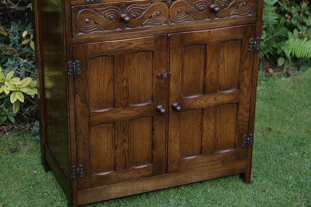 Image 11 of BEVAN FUNNELL REPRODUX OAK DRINKS COCKTAIL WINE CABINET