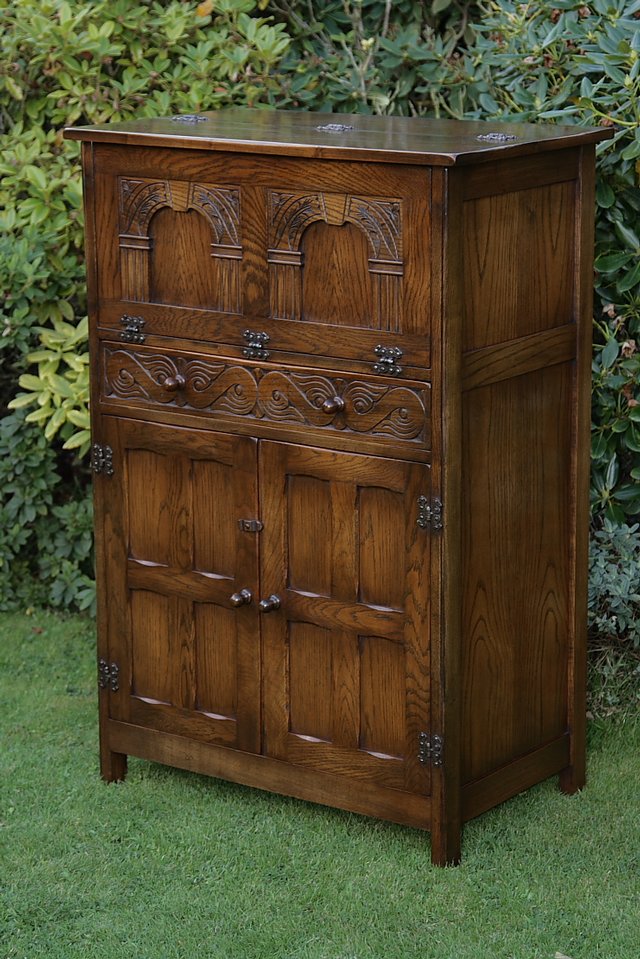 Image 16 of BEVAN FUNNELL REPRODUX OAK DRINKS COCKTAIL WINE CABINET