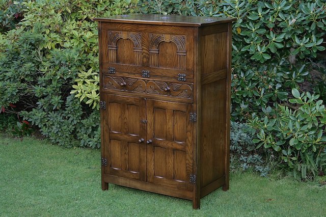 Image 21 of BEVAN FUNNELL REPRODUX OAK DRINKS COCKTAIL WINE CABINET