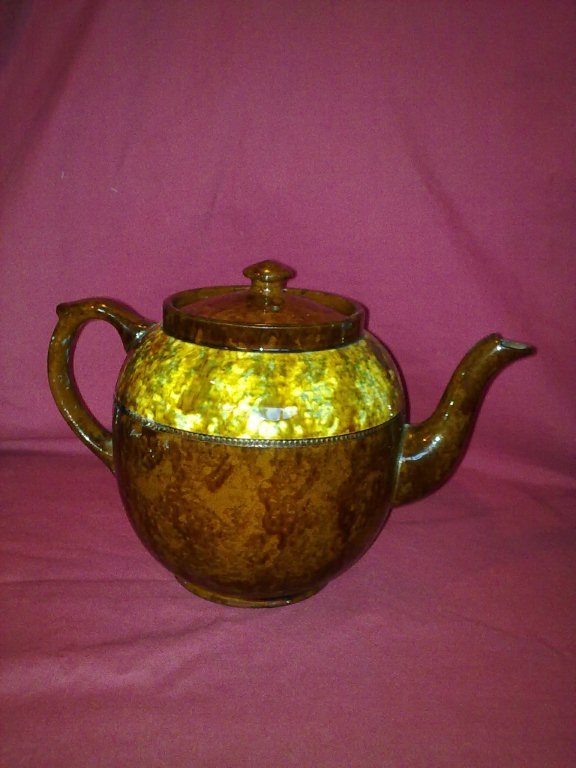 Preview of the first image of Nice 6 cup Teapot with proper lid.