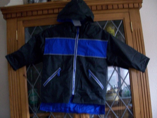 Preview of the first image of Wippette BLACK & BLUE HOODED RAIN JACKET 5-7Yrs **GC**.