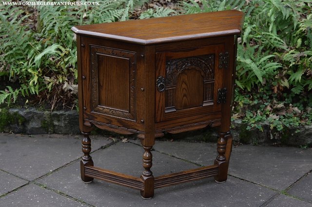 Image 34 of OLD CHARM OAK CABINET LAMP HALL TABLE CUPBOARD SIDEBOARD