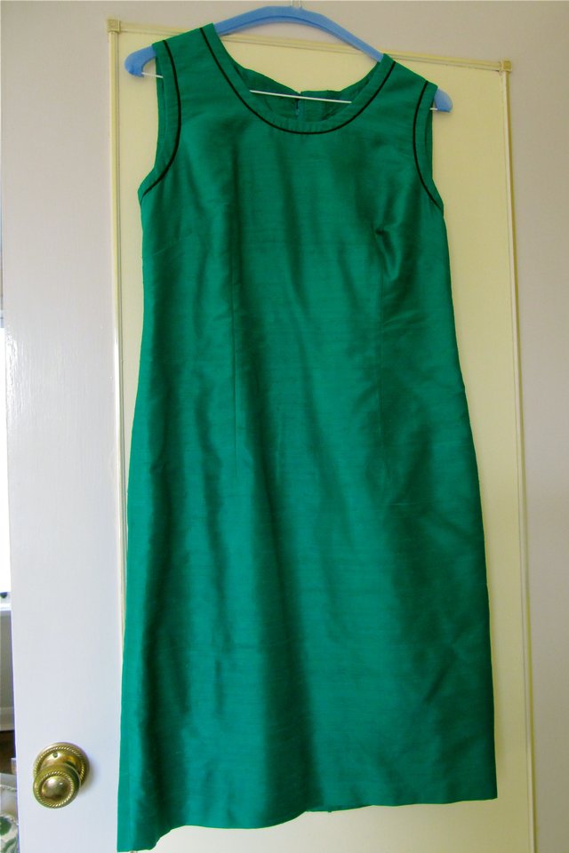 Preview of the first image of Beautiful Emerald Green Thai Silk Shift Dress & Jacket (10).