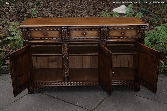 Image 10 of TITCHMARSH AND GOODWIN STYLE OAK SIDEBOARD DRESSER BASE