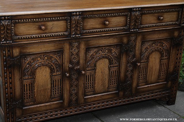 Image 19 of TITCHMARSH AND GOODWIN STYLE OAK SIDEBOARD DRESSER BASE