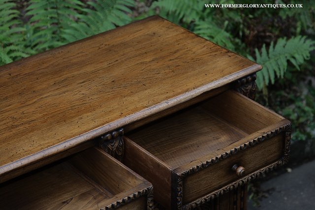 Image 26 of TITCHMARSH AND GOODWIN STYLE OAK SIDEBOARD DRESSER BASE