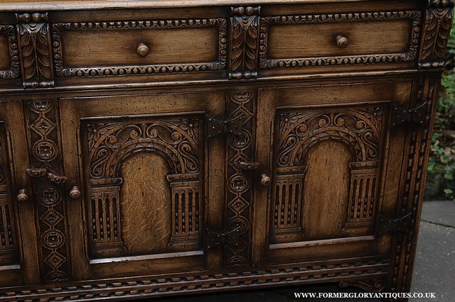 Image 27 of TITCHMARSH AND GOODWIN STYLE OAK SIDEBOARD DRESSER BASE