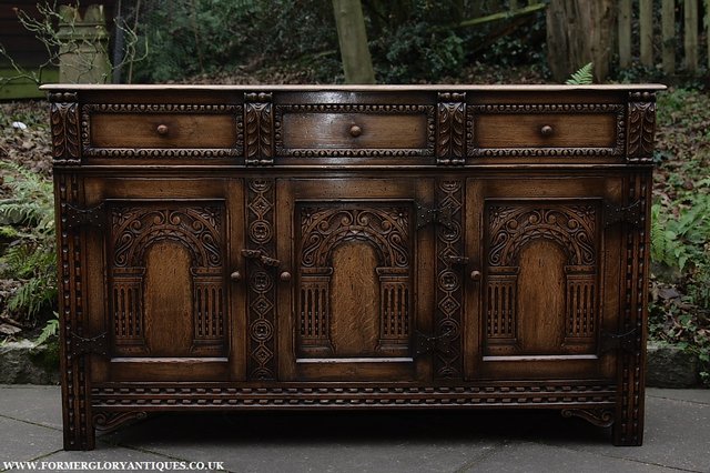 Image 30 of TITCHMARSH AND GOODWIN STYLE OAK SIDEBOARD DRESSER BASE