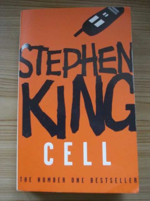 Preview of the first image of Bestseller STEPHEN KING, CELL. PAPERBACK BOOK.