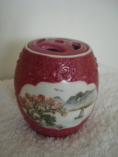 Preview of the first image of ANTIQUE CHINESE POT & HANDPAINTED ILLUSTRATIONS.