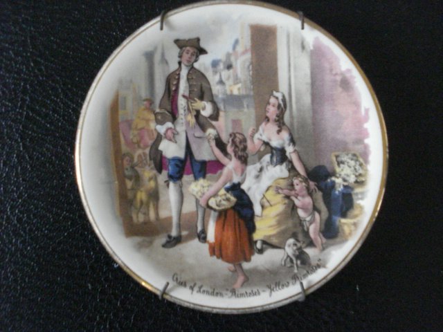 Preview of the first image of COLLECTORS ITEM - SMALL DECORATIVE PLATE WITH LONDON SCENE.