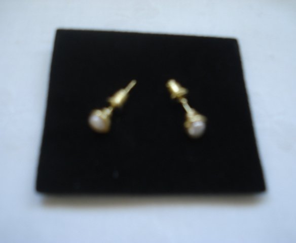 Image 3 of NEW GENUINE CULTURED PEARL STUD EARRINGS +PRESENTATION POUCH