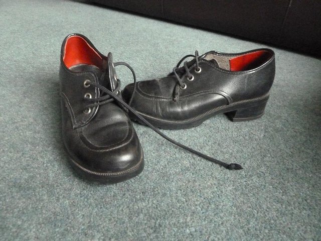 Preview of the first image of GIRL'S LEATHER SHOES.
