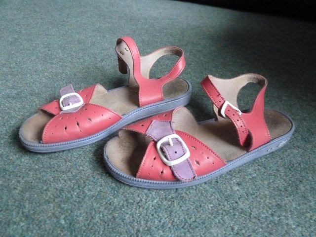 Preview of the first image of GIRL'S SANDALS.