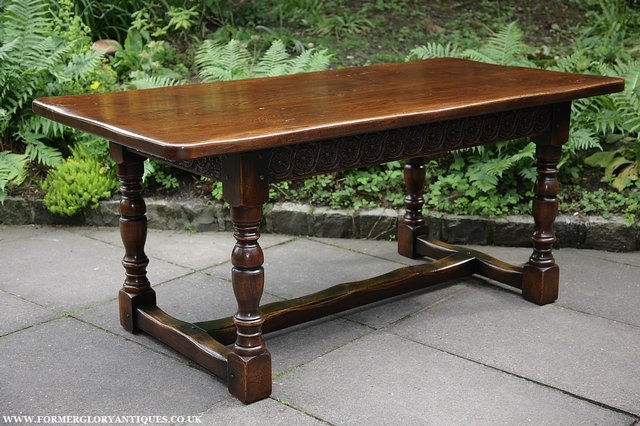 Image 2 of TITCHMARSH & GOODWIN STYLE SOLID OAK REFECTORY DINING TABLE