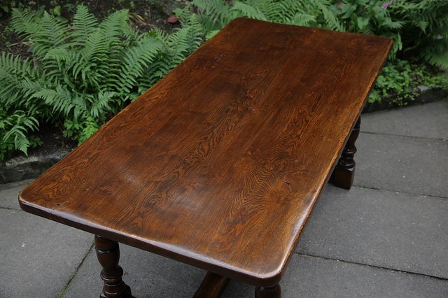 Image 3 of TITCHMARSH & GOODWIN STYLE SOLID OAK REFECTORY DINING TABLE