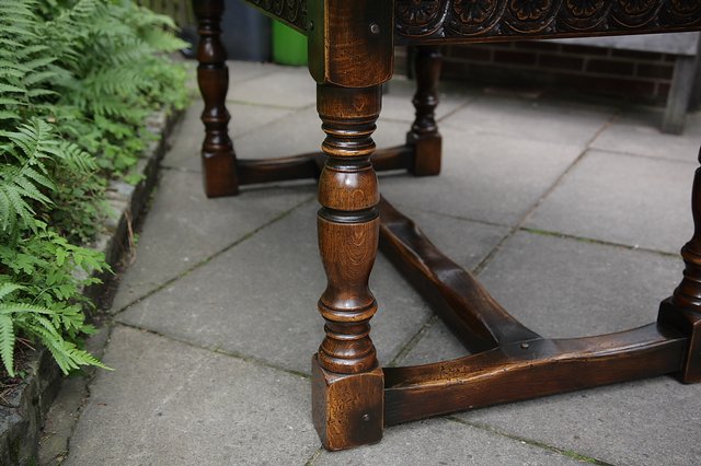 Image 11 of TITCHMARSH & GOODWIN STYLE SOLID OAK REFECTORY DINING TABLE