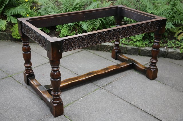 Image 18 of TITCHMARSH & GOODWIN STYLE SOLID OAK REFECTORY DINING TABLE