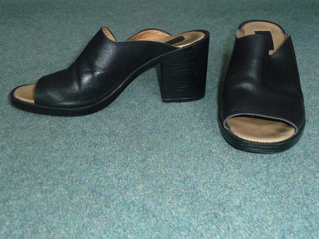 Preview of the first image of GIRL'S/LADY'S LEATHER MULES.