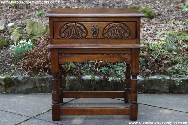 Preview of the first image of OLD CHARM LIGHT OAK COFFEE LAMP SIDE END HALL BEDSIDE TABLE.