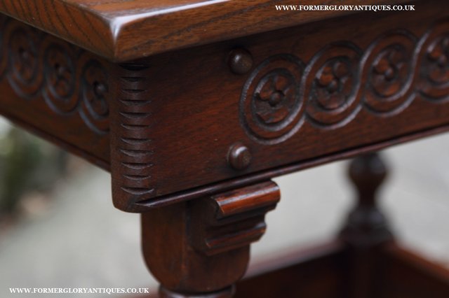 Image 10 of AN OLD CHARM TUDOR OAK OCCASIONAL COFFEE LAMP SIDE END TABLE
