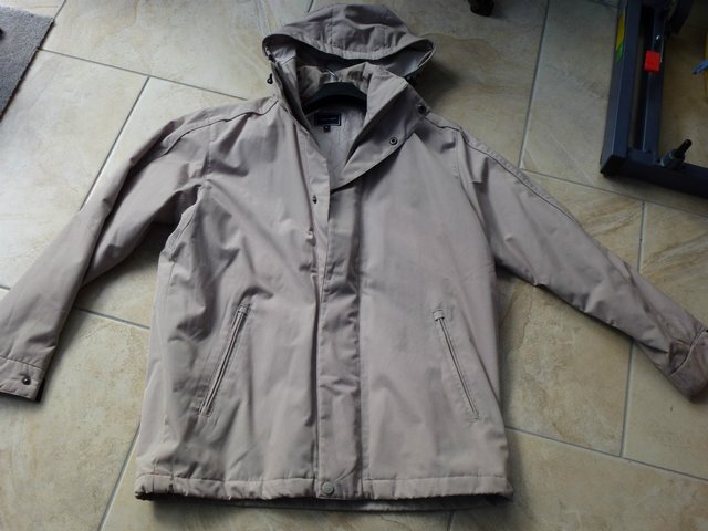 Preview of the first image of new  men’s  size medium rockport coat.