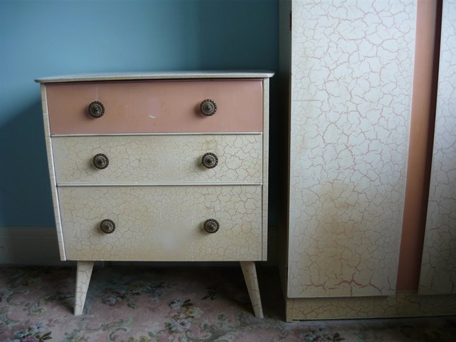 Preview of the first image of Vintage Bedroom Suite ......